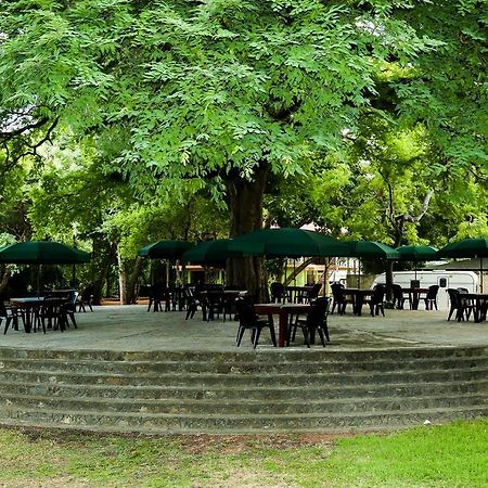 Malwathu Oya Caravan Park Bed & Breakfast Anuradhapura Exterior photo