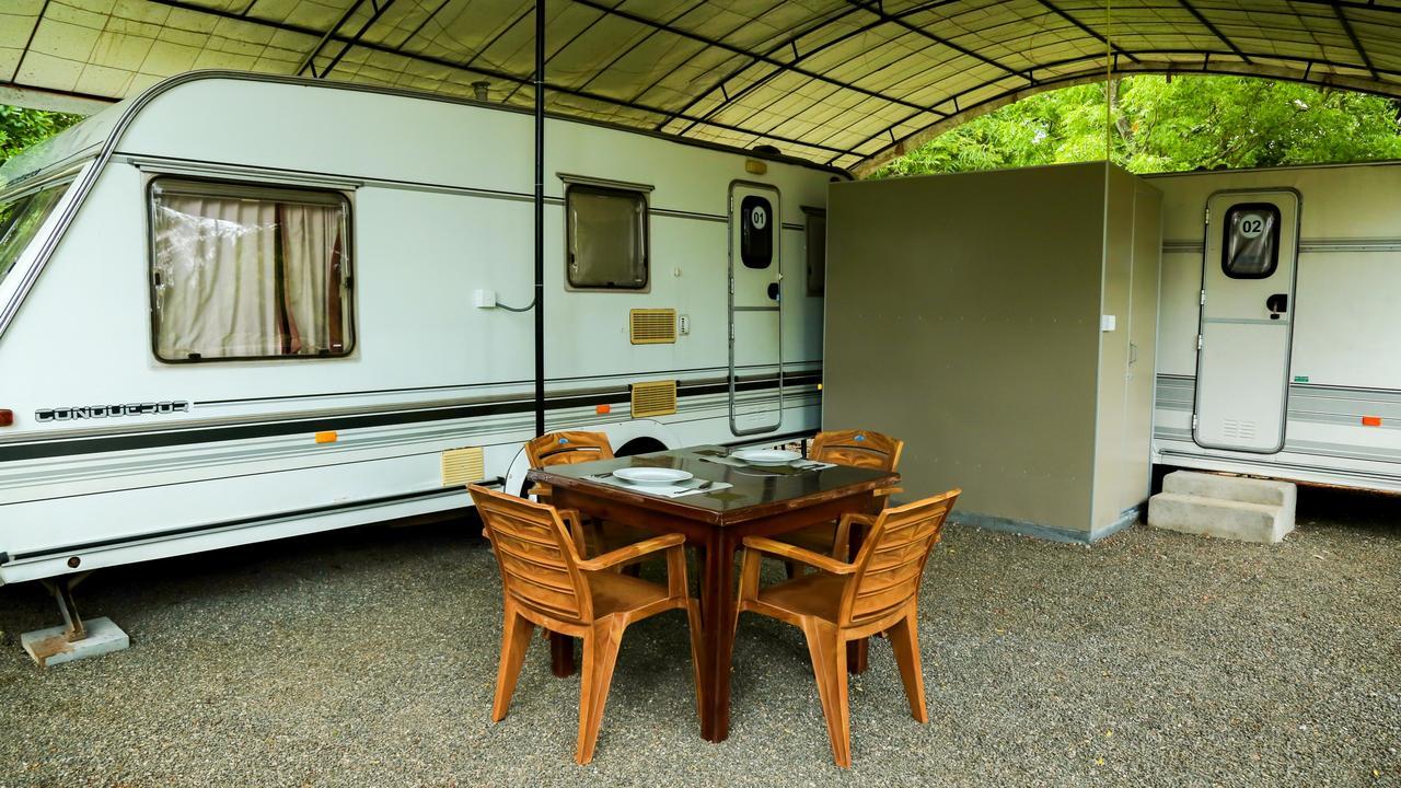 Malwathu Oya Caravan Park Bed & Breakfast Anuradhapura Exterior photo