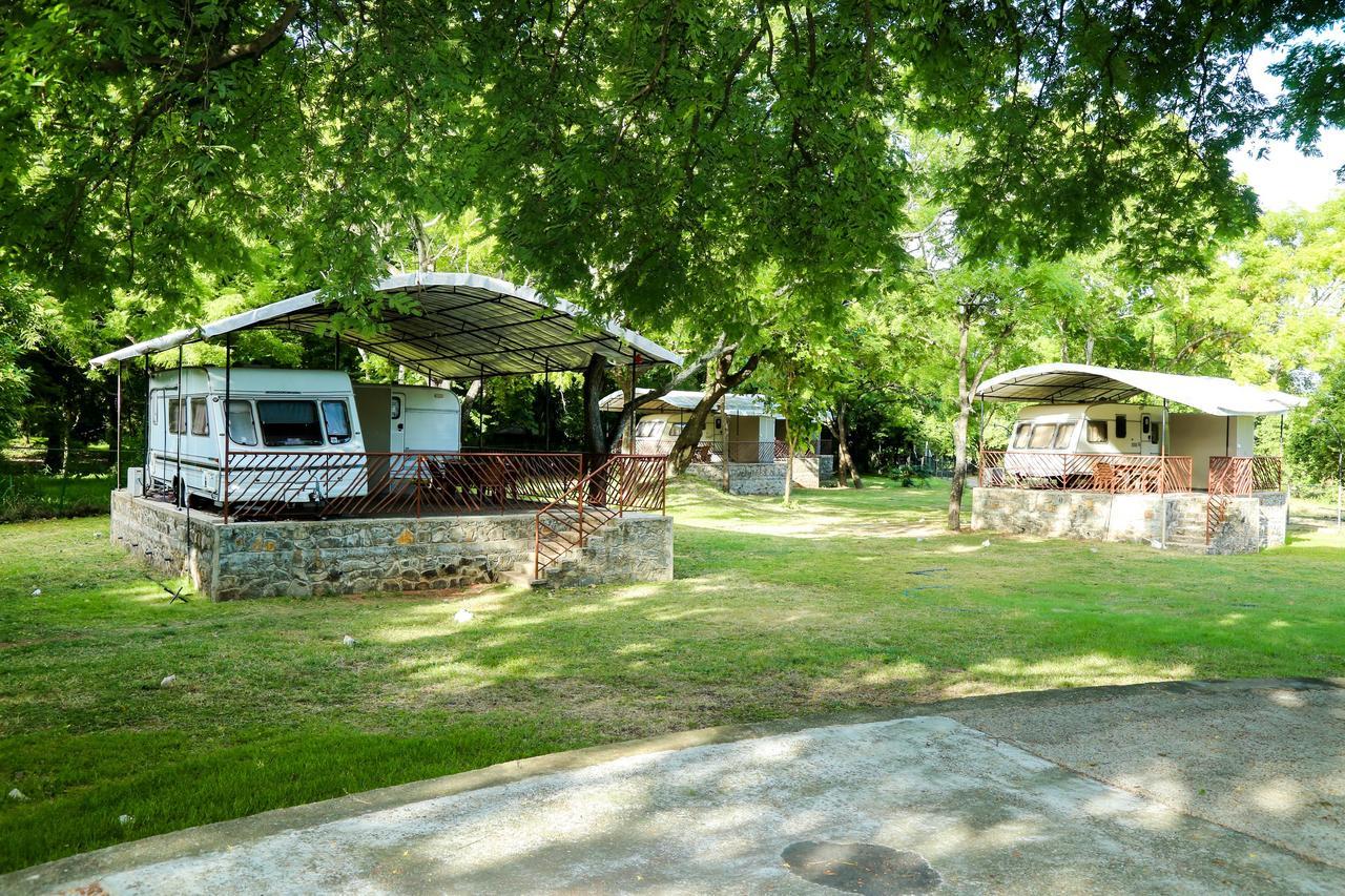 Malwathu Oya Caravan Park Bed & Breakfast Anuradhapura Exterior photo