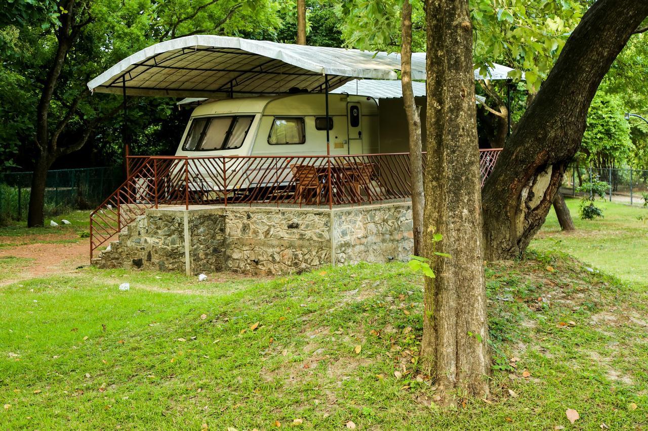 Malwathu Oya Caravan Park Bed & Breakfast Anuradhapura Exterior photo