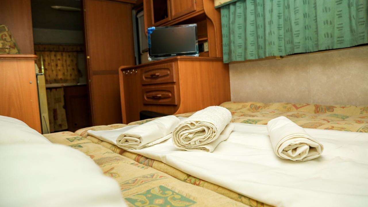 Malwathu Oya Caravan Park Bed & Breakfast Anuradhapura Exterior photo