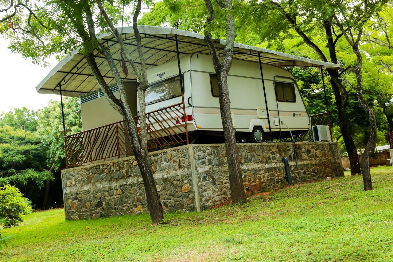 Malwathu Oya Caravan Park Bed & Breakfast Anuradhapura Exterior photo