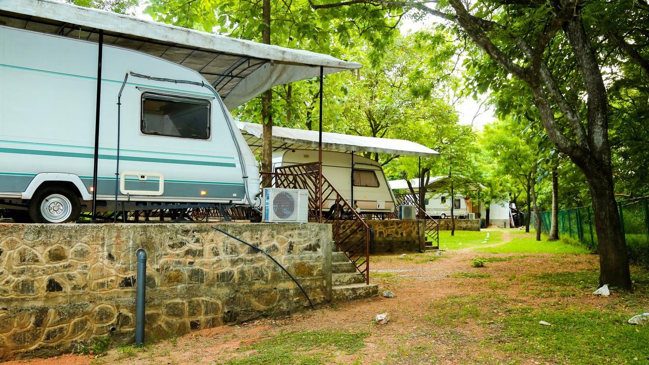 Malwathu Oya Caravan Park Bed & Breakfast Anuradhapura Exterior photo