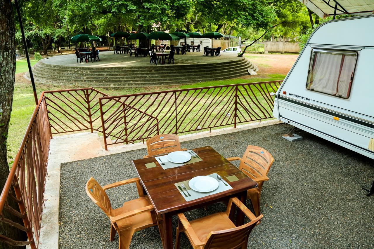 Malwathu Oya Caravan Park Bed & Breakfast Anuradhapura Exterior photo
