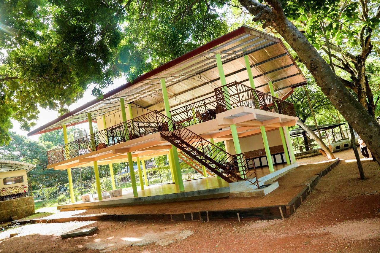 Malwathu Oya Caravan Park Bed & Breakfast Anuradhapura Exterior photo