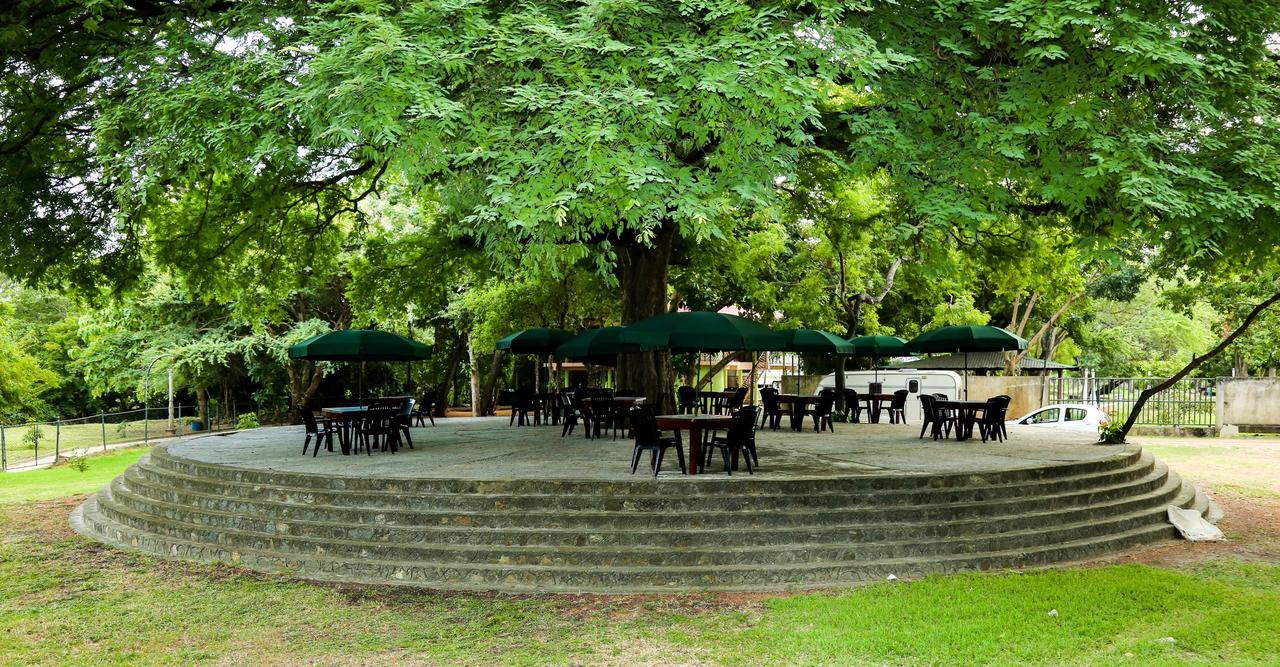 Malwathu Oya Caravan Park Bed & Breakfast Anuradhapura Exterior photo