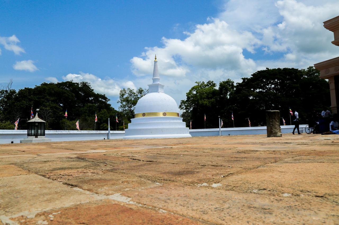 Malwathu Oya Caravan Park Bed & Breakfast Anuradhapura Exterior photo